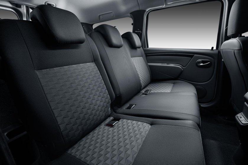 Lada Largus 2022 салон