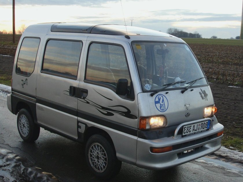 Субару Либеро е12