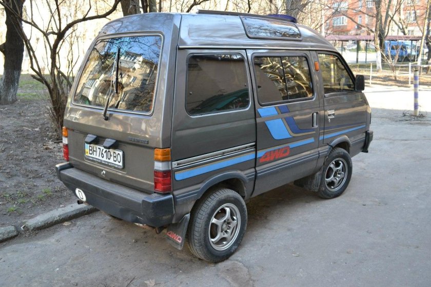 Субару Либеро е12