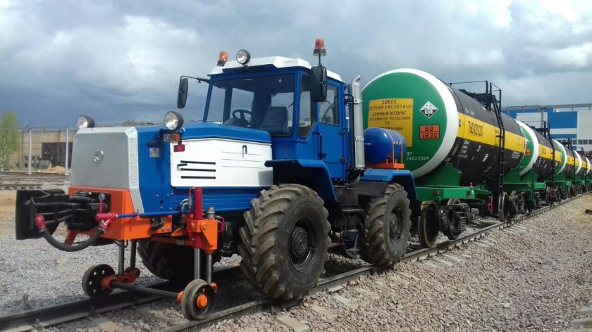 Колесно-рельсовый тягач ХТА - 208.1ММТ-2