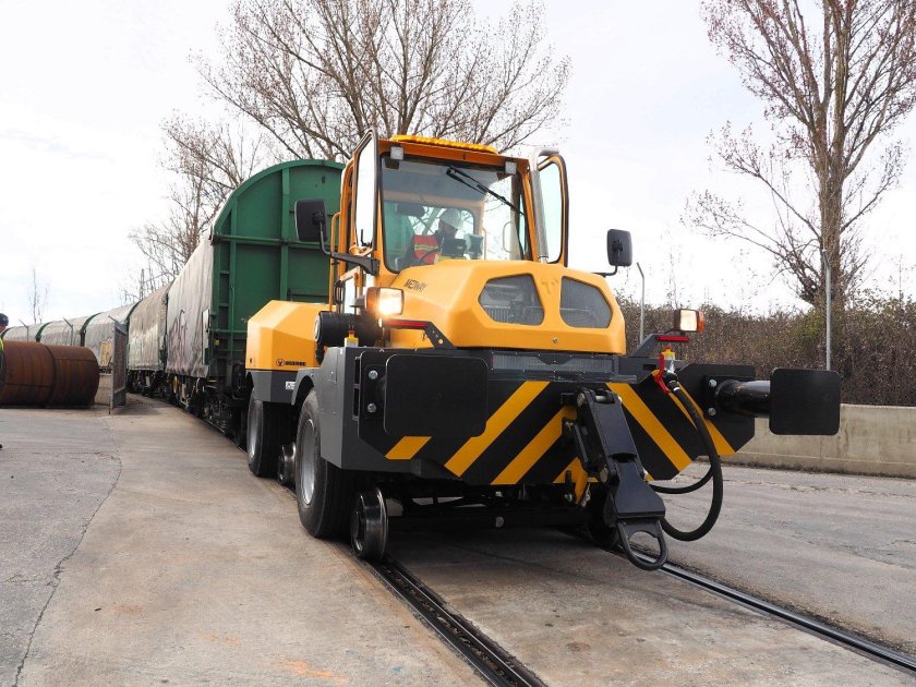 Маневровый тягач