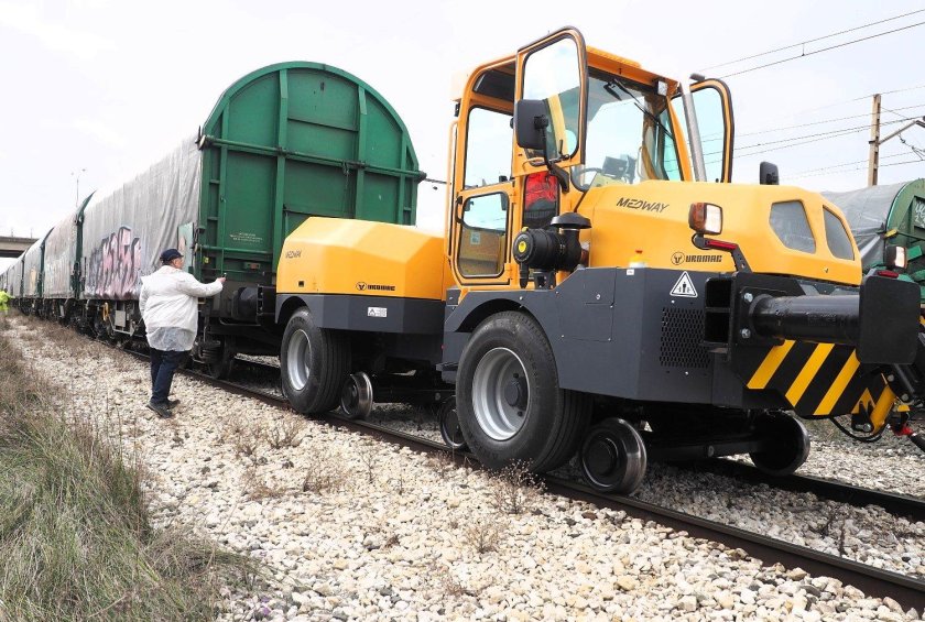 Маневровый тягач Железнодорожный тягач локомобиль Станислав-704