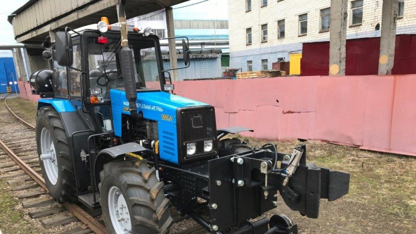 Рельсовый тягач ретрак-1221