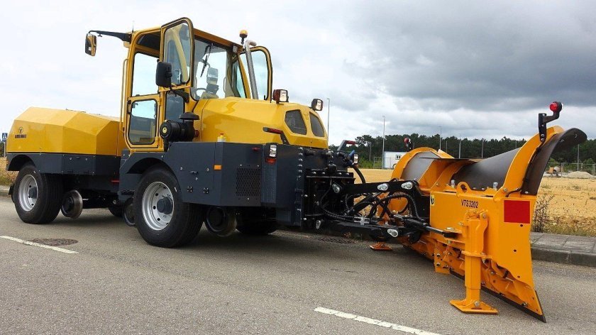 Маневровый тягач