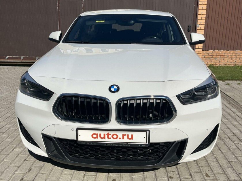 Белая бмв