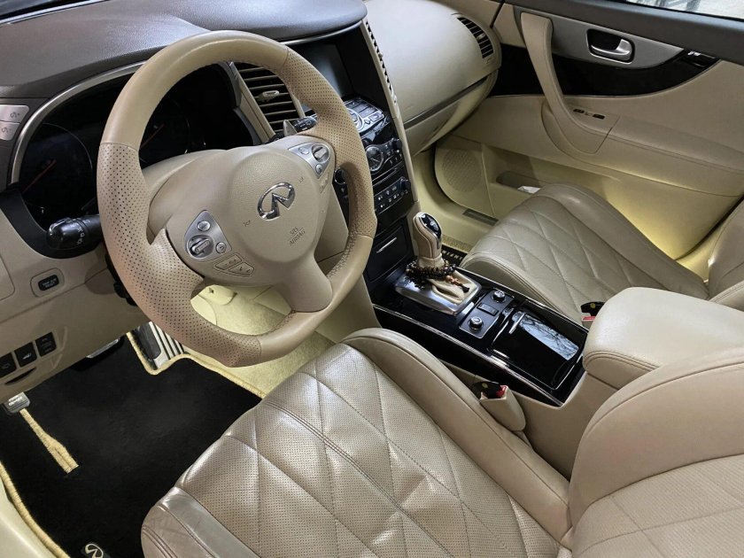 Инфинити fx37 белый салон