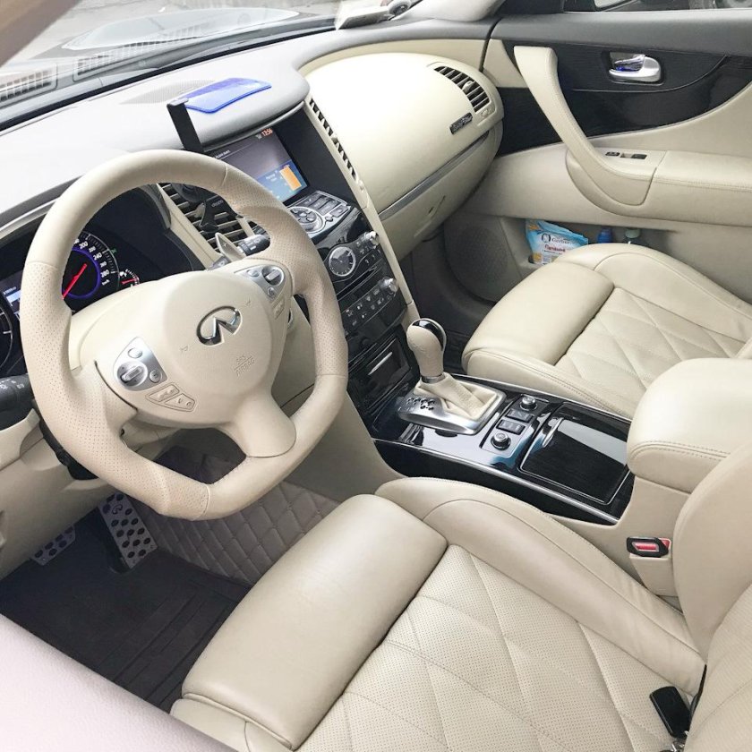 Инфинити fx35 белый салон