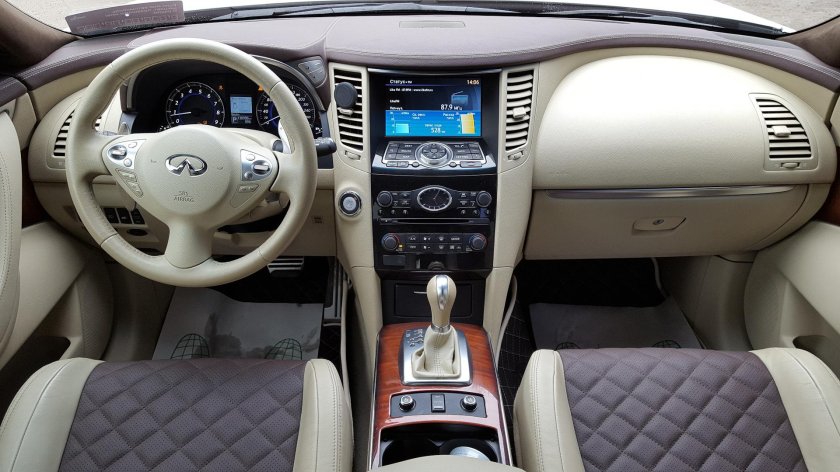 Infiniti qx70 белый салон