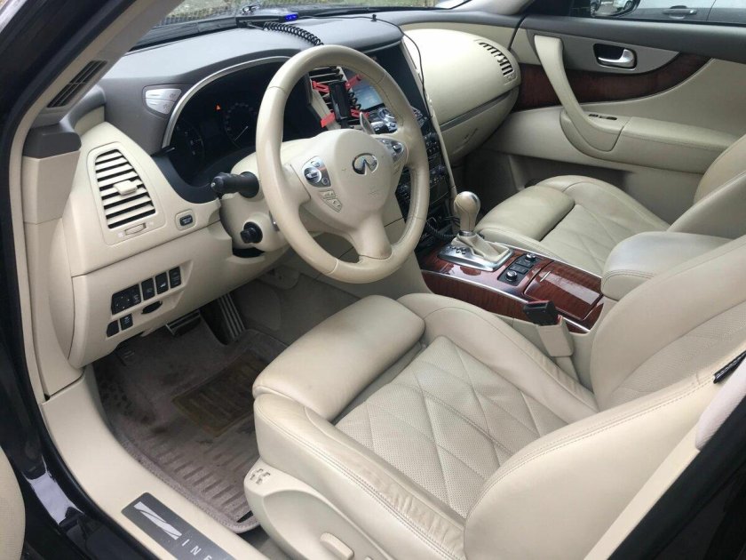 Инфинити fx35 белый салон