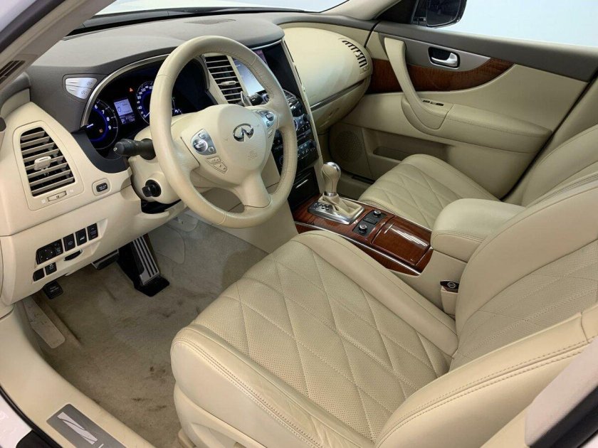 Инфинити qx70 белый салон
