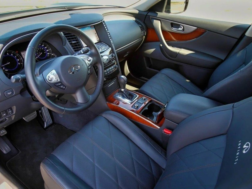 Инфинити qx70 салон