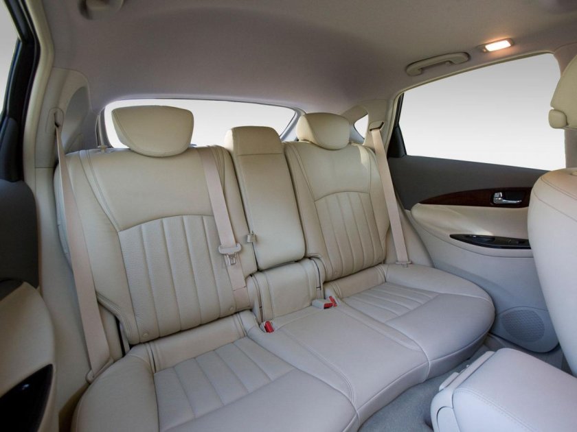 Infiniti qx70 салон сзади