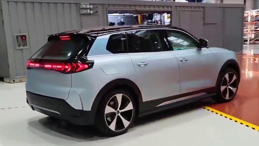 Кроссовер е Нева