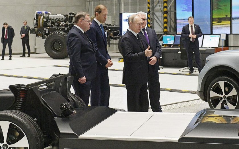Путину показали новый автомобиль завода Обуховский завод