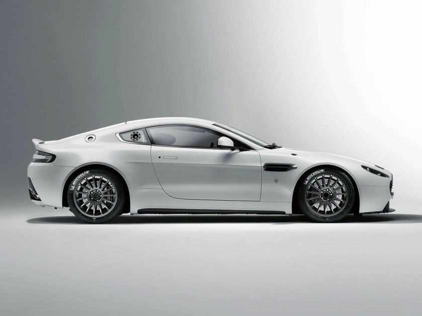 Aston martin vantage gt4