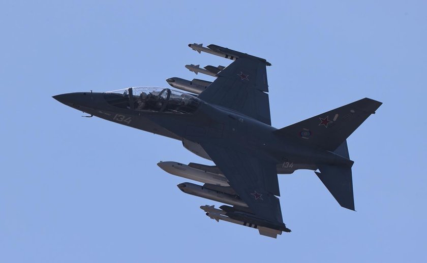 Самолет як 130