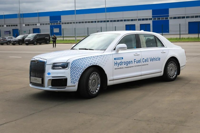 Машина Аурус Сенат