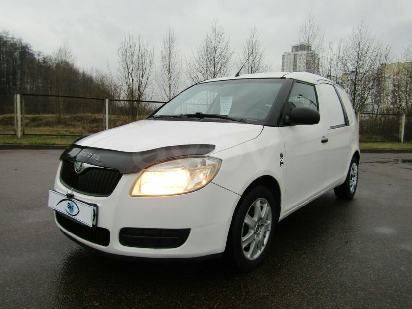 Skoda Praktik с 2010–2015 г.в белый фон