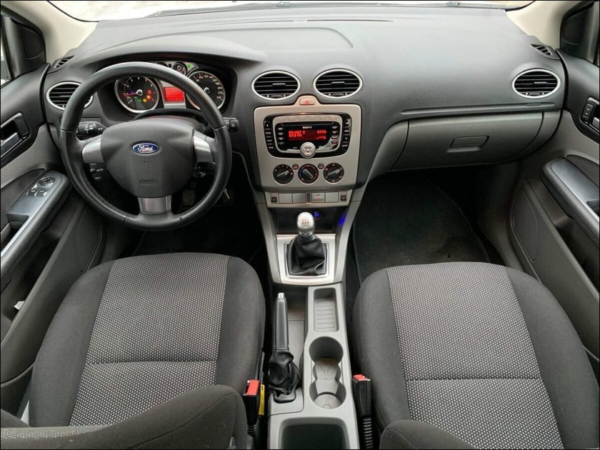 Фокус 2 хэтчбек салон