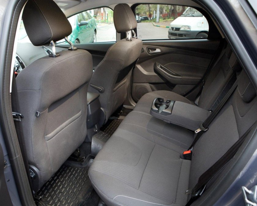 Фокус 2 салон сзади