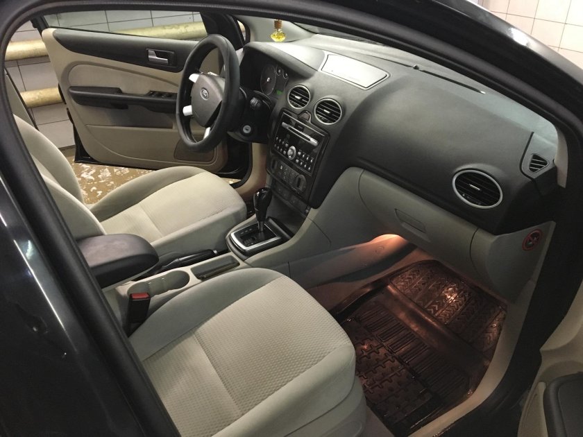 Ford Focus 2 Ghia салон