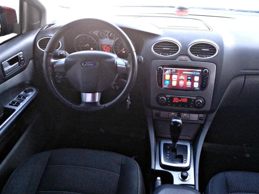 Ford Focus 2 Рестайлинг хэтчбек салон