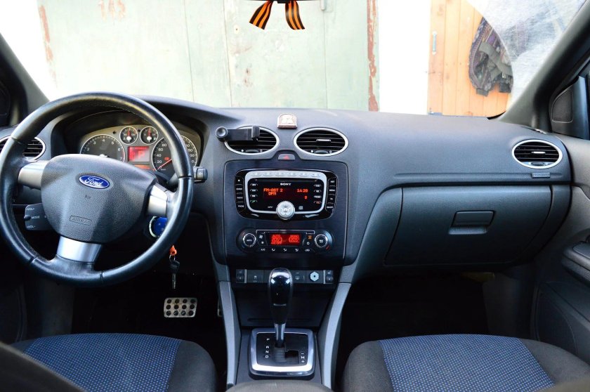 Ford Focus 2 хэтчбек 2008 салон