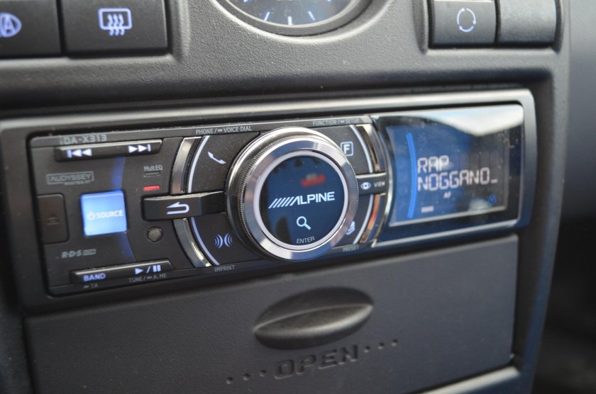 Автомагнитола Alpine Ida-x313