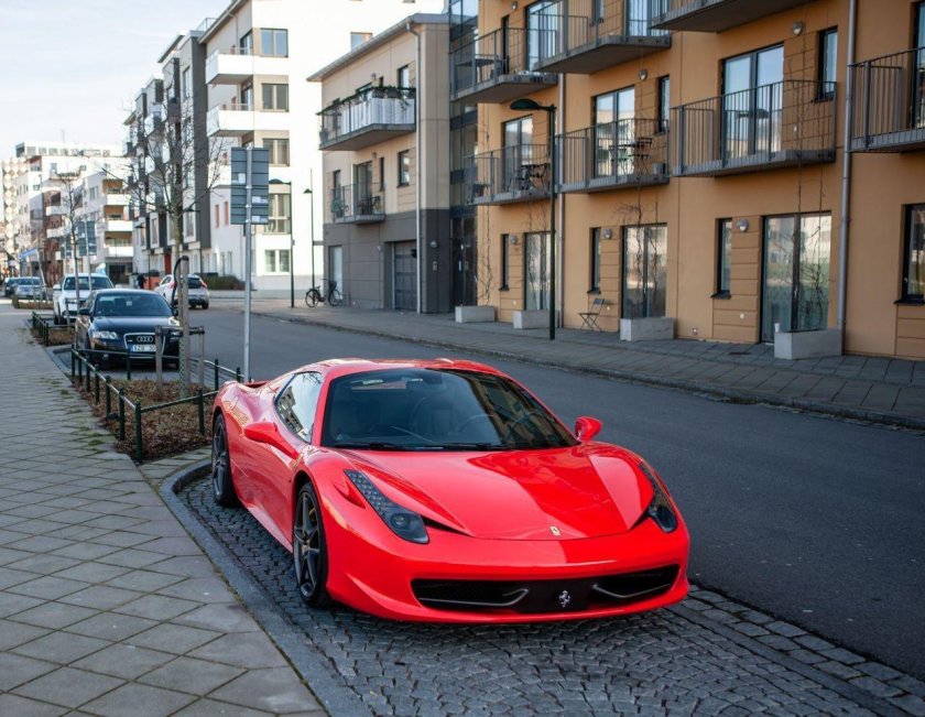 Машина на улице