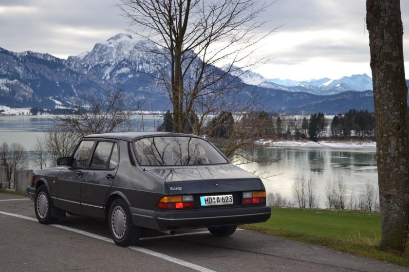 Saab 900