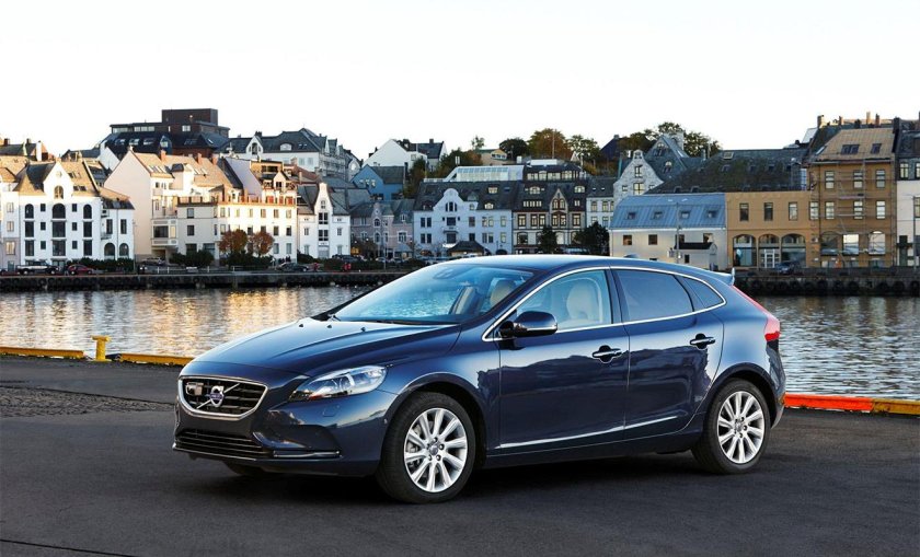 Volvo v40
