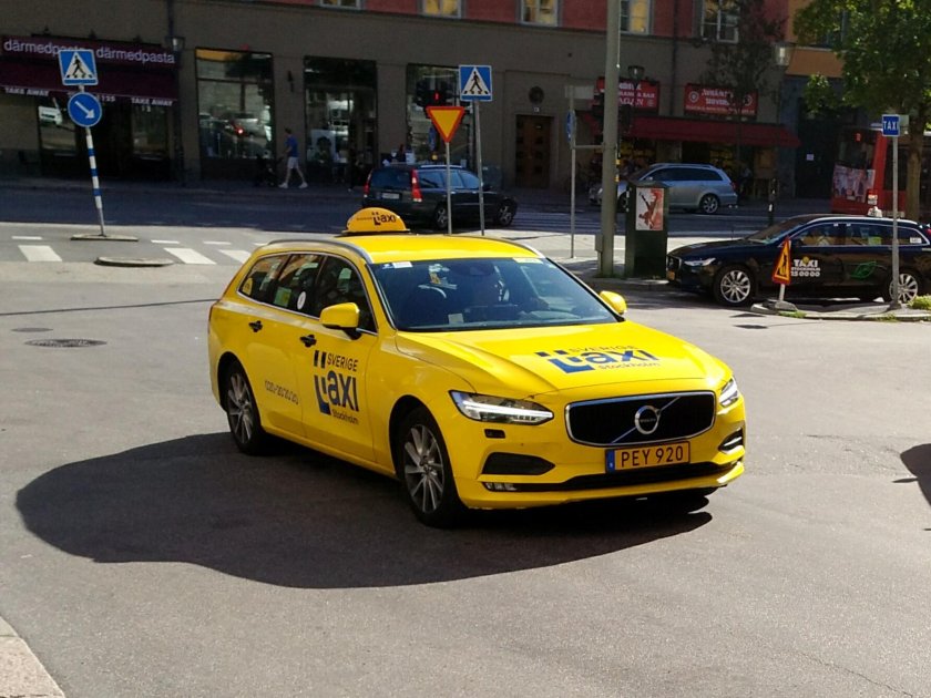 В такси на Volvo s90