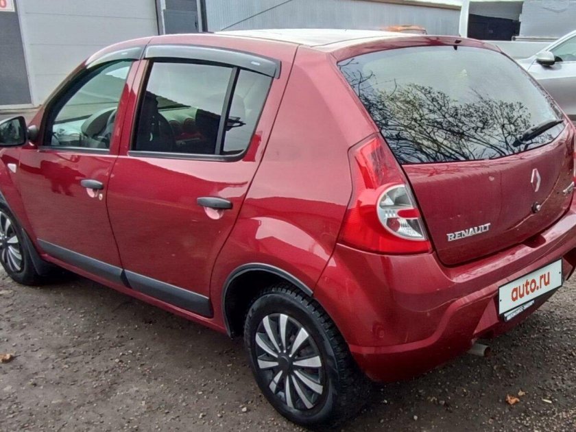 Рено сандеро 2010