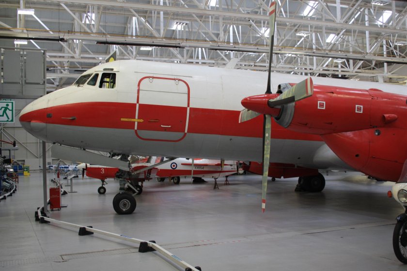 Самолет HS-748