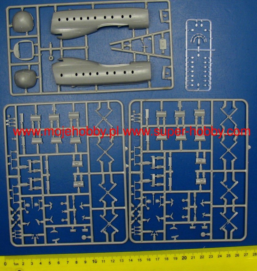 Сборная модель советского пассажирского самолёта