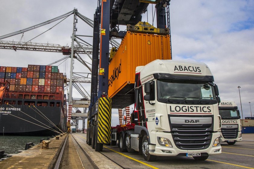 Контейнеровоз DAF XF 460