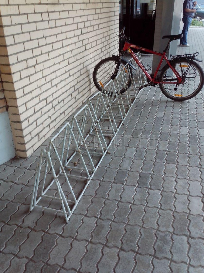 Велопарковка из профильной трубы 20х20