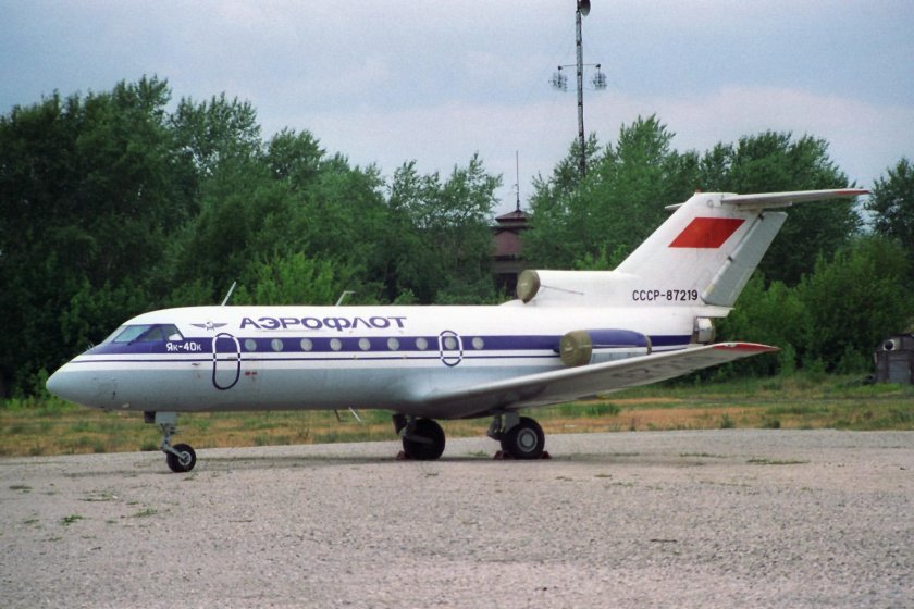 Як-40 пассажирский самолёт