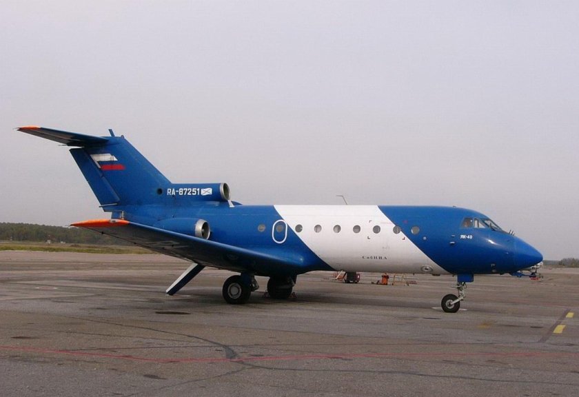Самолёт як-40