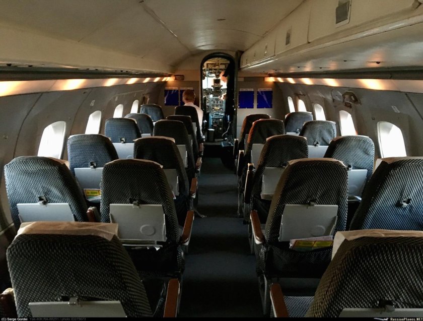 Як-40 пассажирский салон