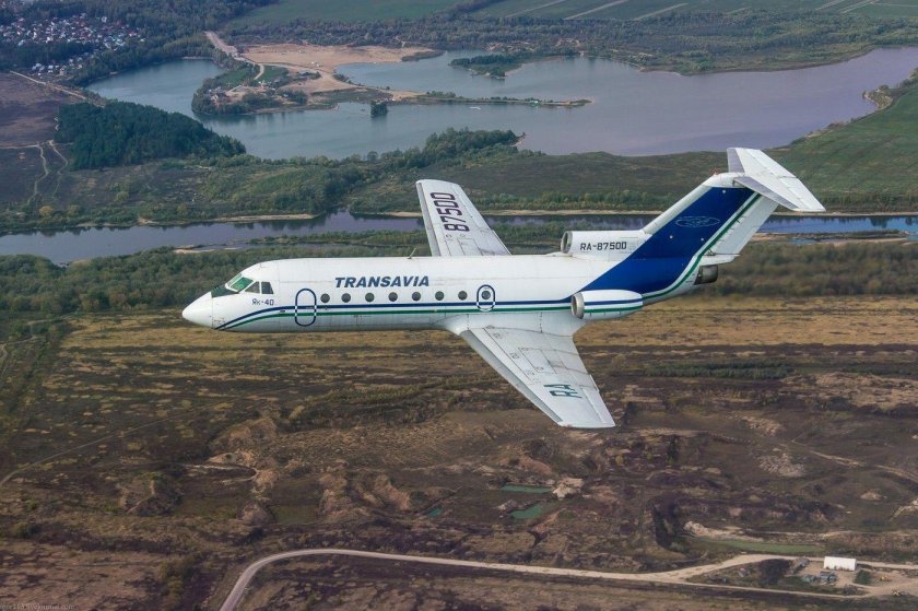 Самолёт як-40