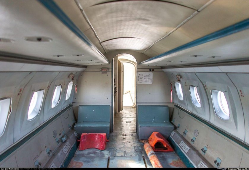 Як 40 кабина