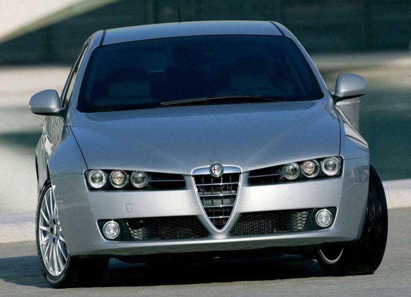 Машина Альфа Ромео 159