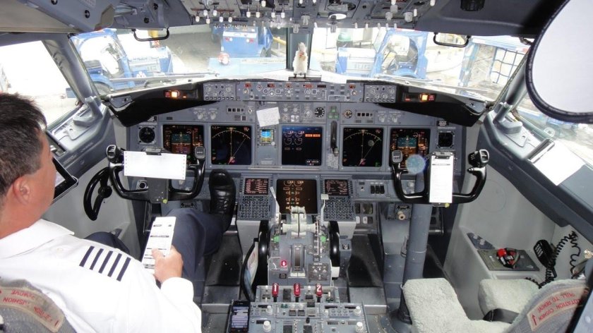 Кабина Боинг 737-800