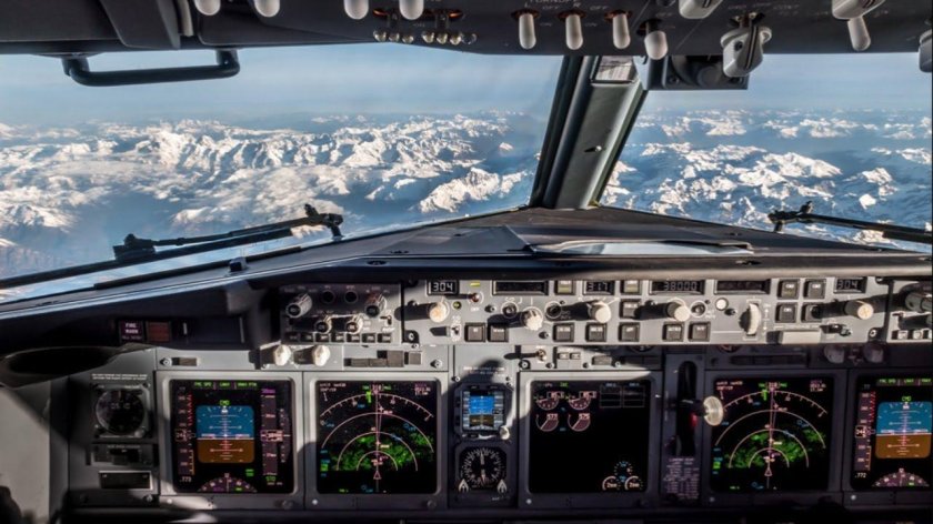 Кабина Боинг 737-800