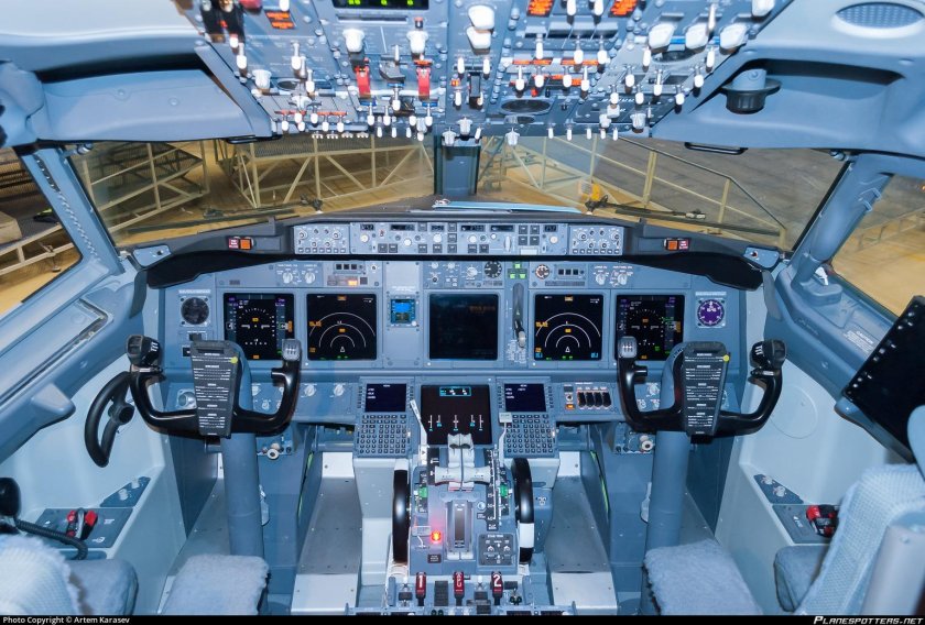 Кабина Боинг 737-800