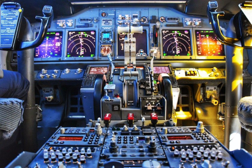 Кабина Боинг 737-800