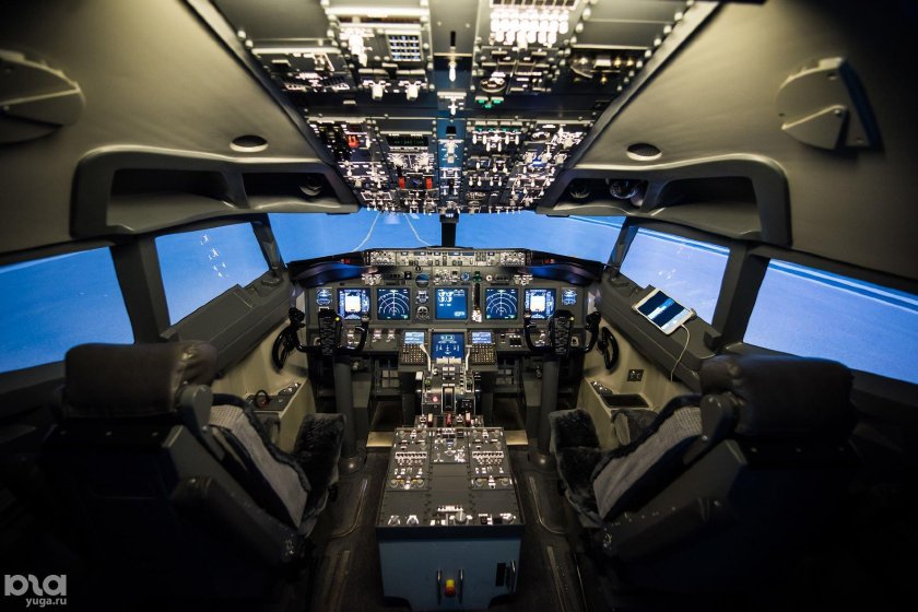 Кабина Боинг 737-800