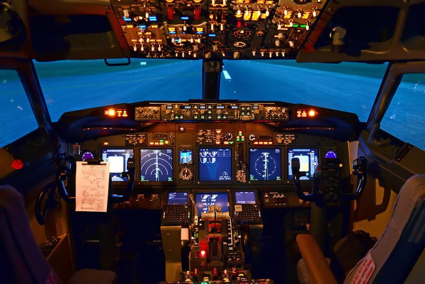 Кабина Боинг 737-800