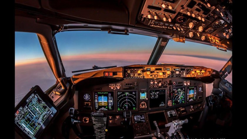 Кабина Боинг 737-800